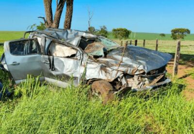 Imagem da notícia Irmãos sobrevivem a capotamento de caminhonete na BR-060, próximo de Camapuã